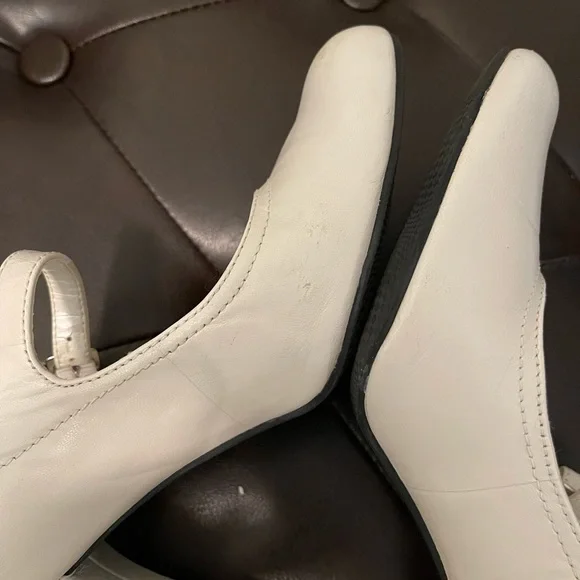 Vintage | Apostrophe | Cream Heels - Picture 10 of 15